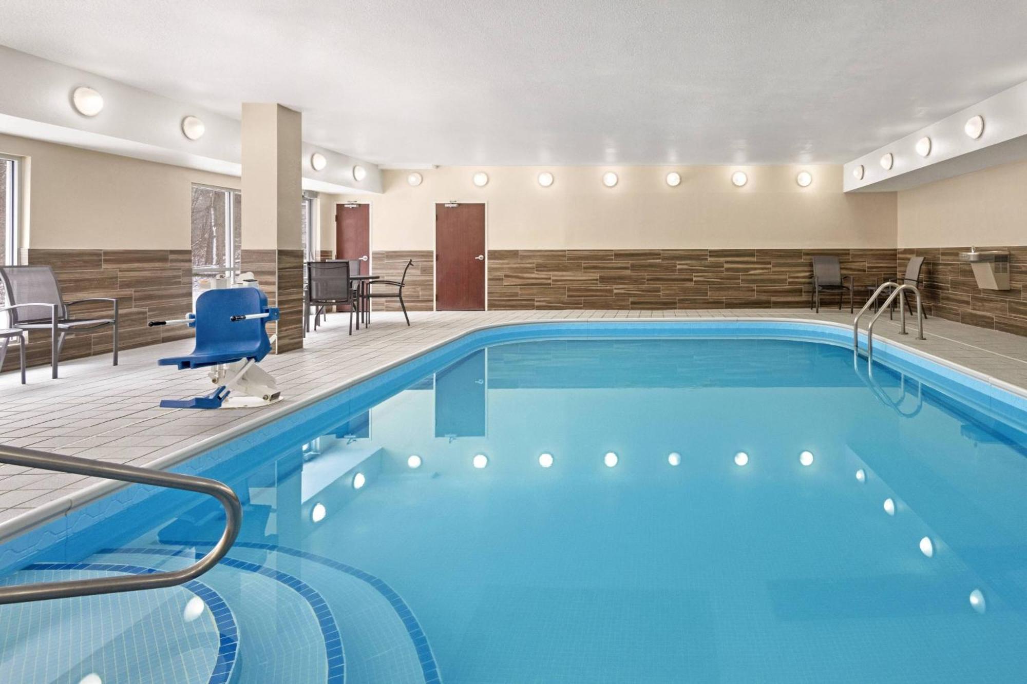 Fairfield Inn By Marriott Warren Niles Bagian luar foto
